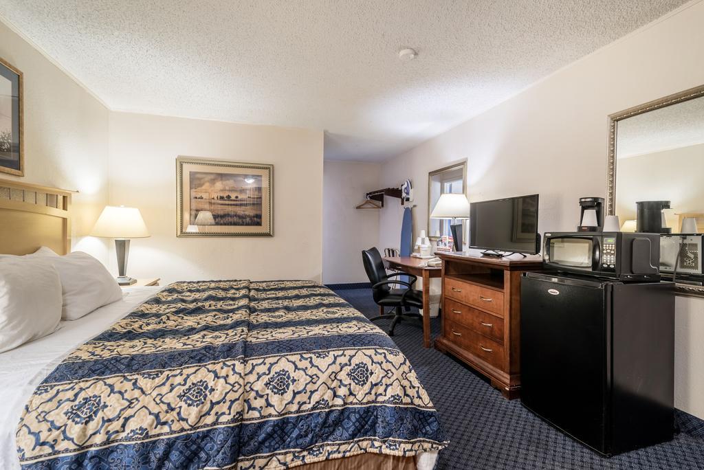 Red Carpet Inn & Suites Albany Airport Exterior foto