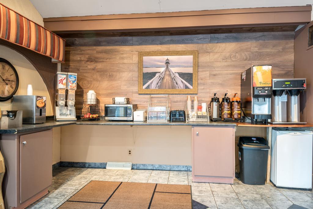 Red Carpet Inn & Suites Albany Airport Exterior foto