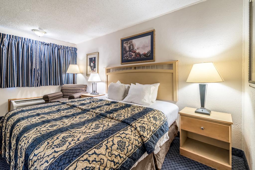 Red Carpet Inn & Suites Albany Airport Exterior foto